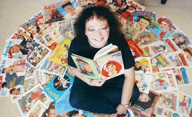 Mel Gibson and some of her comics collection